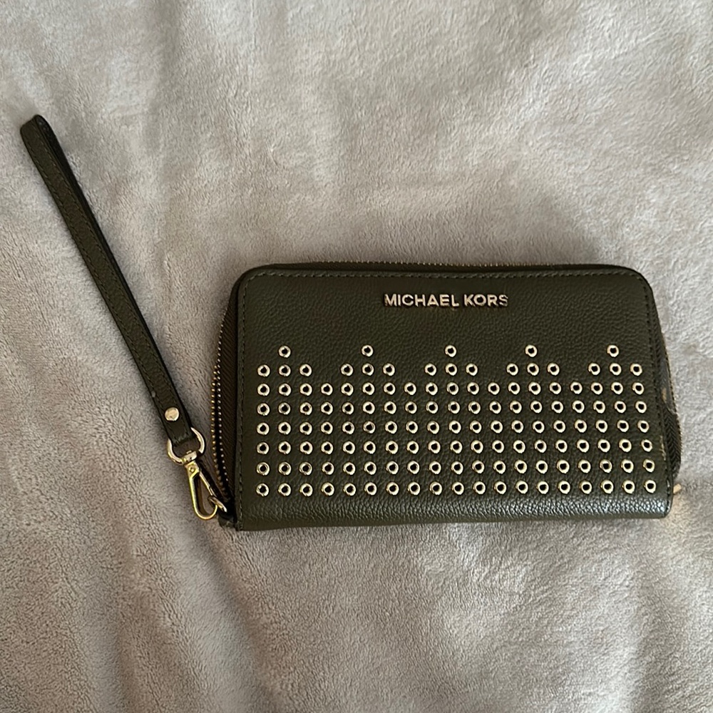 Used a few times , it has no damage